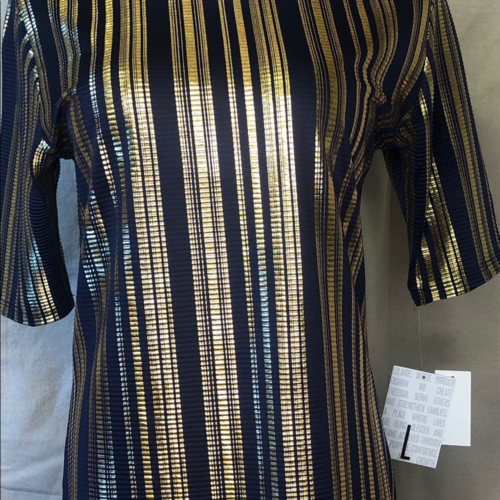 LuLaRoe Gigi Fitted Top
